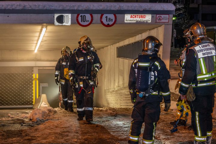 Fahrzeugbrand in Tiefgarage