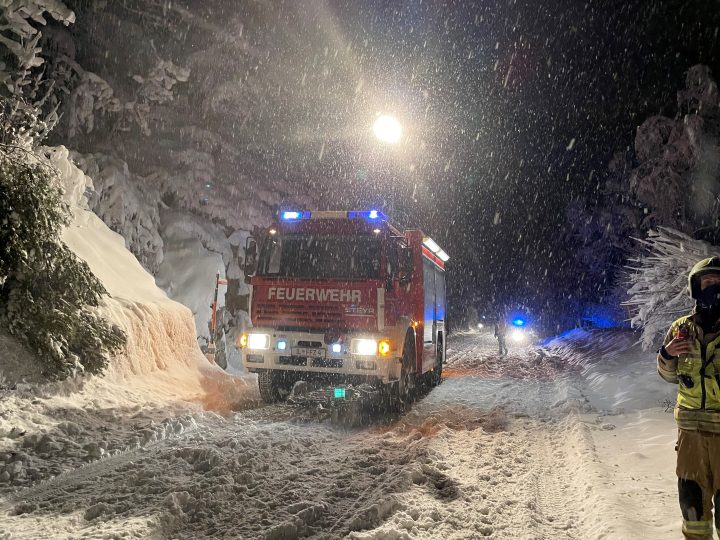 Feuerwehren im Wintereinsatz