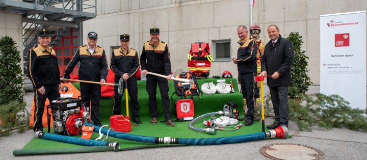 Neues Waldbrandequipment übergeben