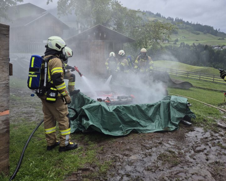 Vermeintlicher Brand einer Photovoltaikanlage in Grinzens