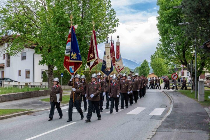 Florianifeier der Feuerwehren Unterperfuss und Kematen mit Jubiläum und Segnung